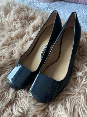 Tory Burch Navy Leather Block Heel Pumps – Size 9M